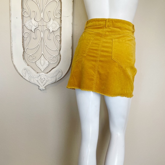 ❌SOLD❌ Forever 21 | Womens Harvest Gold Corduroy Fray Mini Skirt | Size: S - Picture 5 of 6